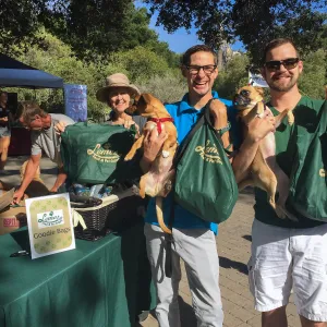 Trails â€˜n' Tails 2017, visitors with gift bags