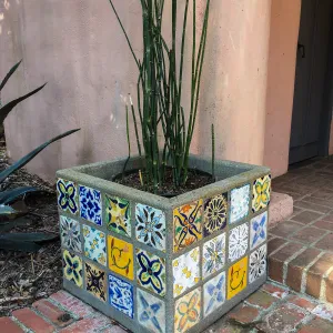Decorative pot at Lotusland