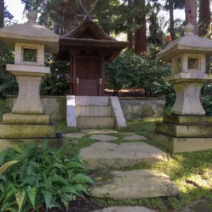 Stone lanterns at teahouse at Lotusland