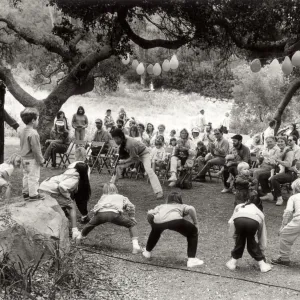 Family Festival, SBBG. Billy B performing with children and a tree; audience of parents and children.