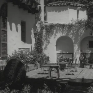 Casa del Herrero, Bass Estate