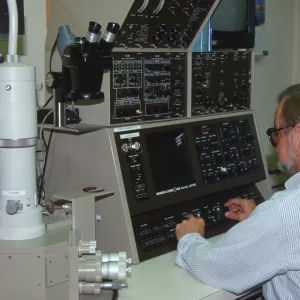 Dieter Wilken, scanning electron microscope panel