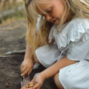 children gardening