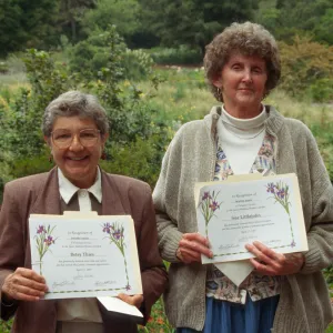 Volunteer Luncheon 1995, Betsy Thies and Sue Littlejohn 20-year service awards