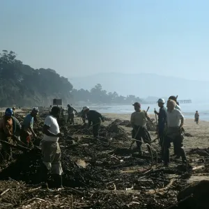 oil cleanup, East Beach, Santa Barbara