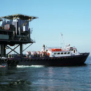 Texaco Oil platform habitat, crew being unloaded